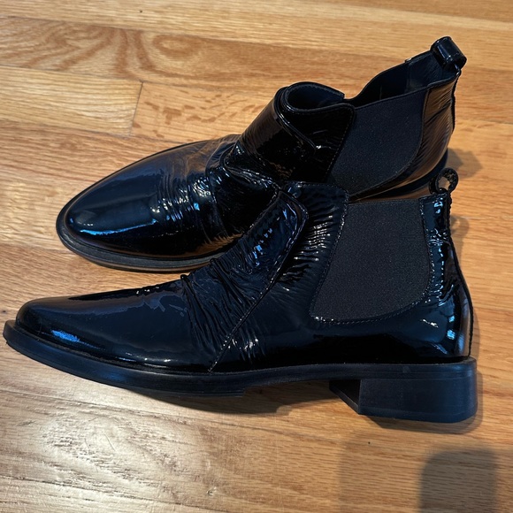 IXOS black shiny real leather ankle boot shoe
Size 38 from Italy - Picture 2 of 6